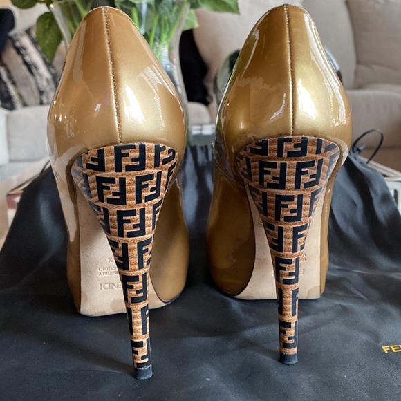 FENDI Spuntata Vernice Peep Toe Heel Pumps Size 36.5 - Picture 3 of 7